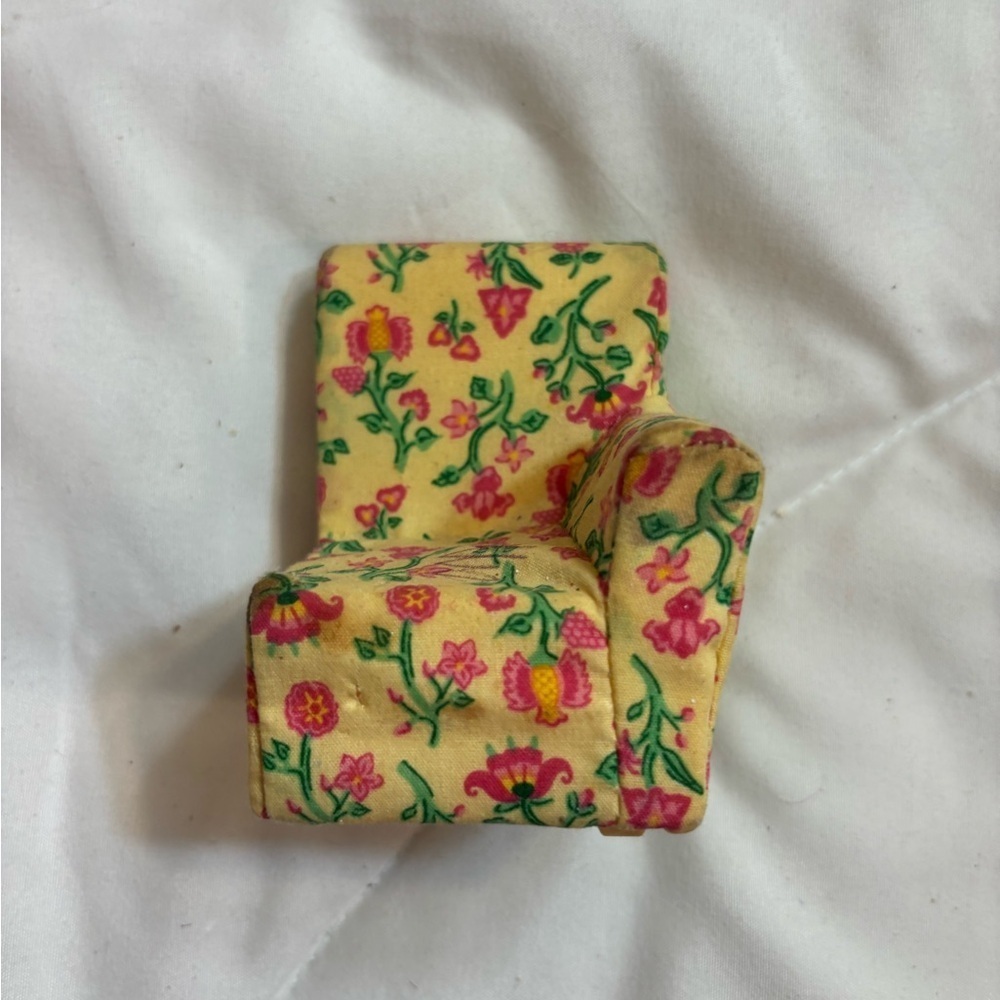 Loving Family Dollhouse Arm Sofa Corner Chair Yellow Floral Print Cloth